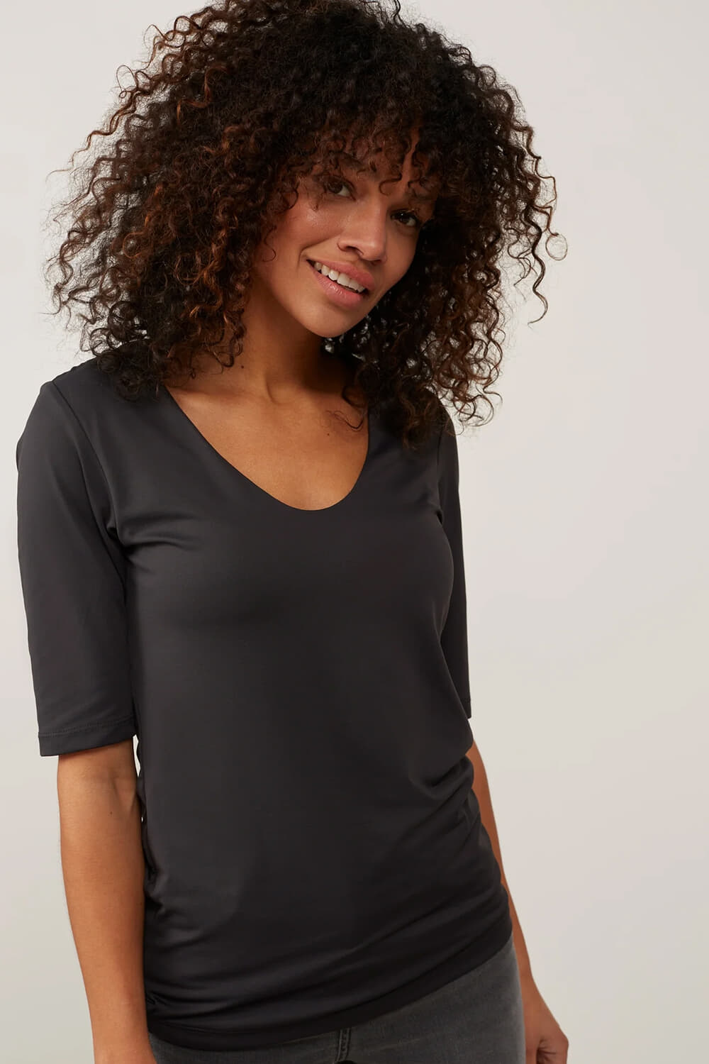 Yaya Round V-neck top Zwart