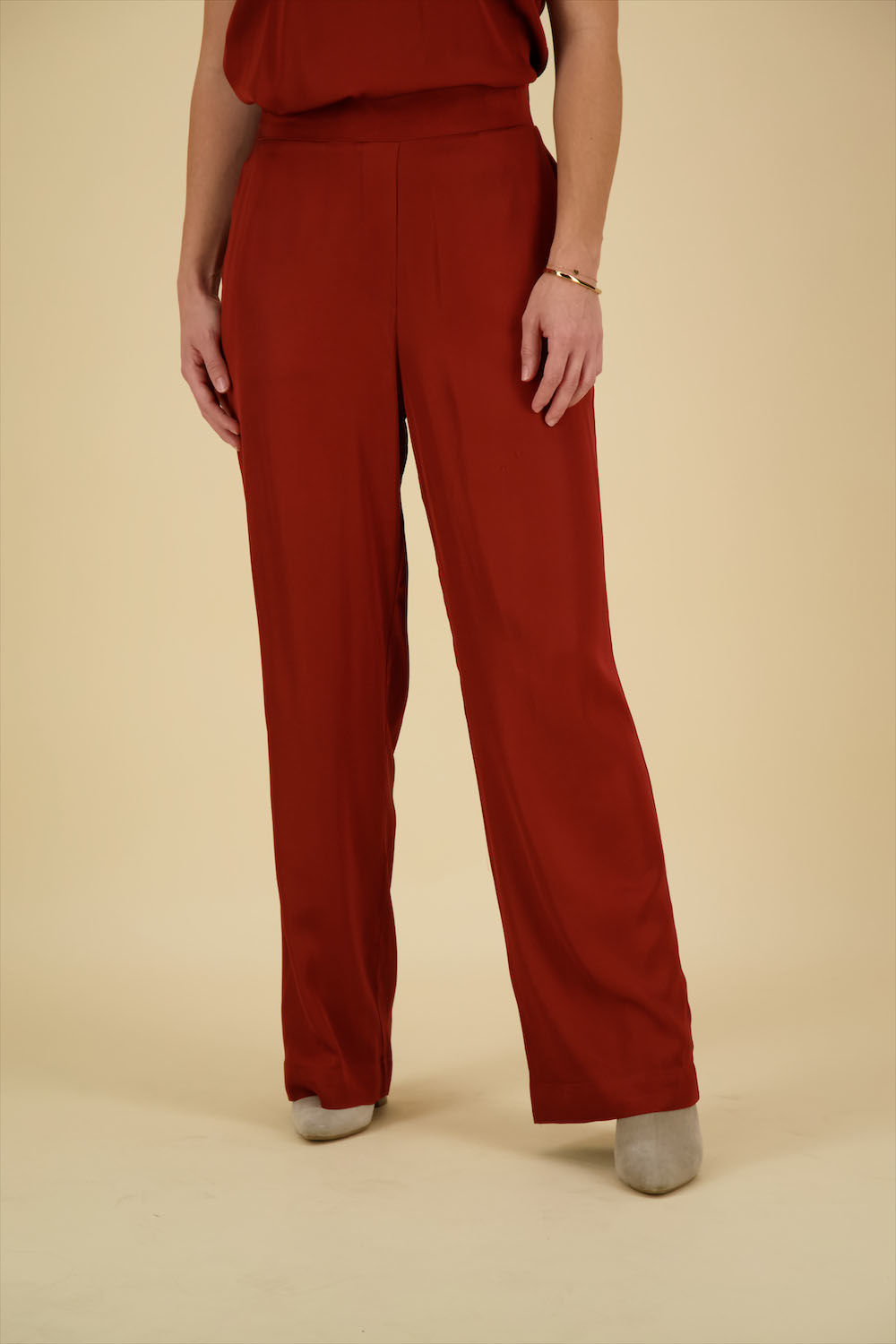 Studio Anneloes Daphine satin trousers Geel