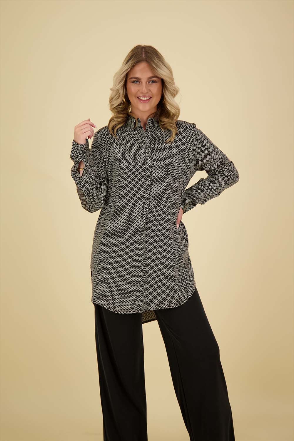 Question shirt half button aop Zwart