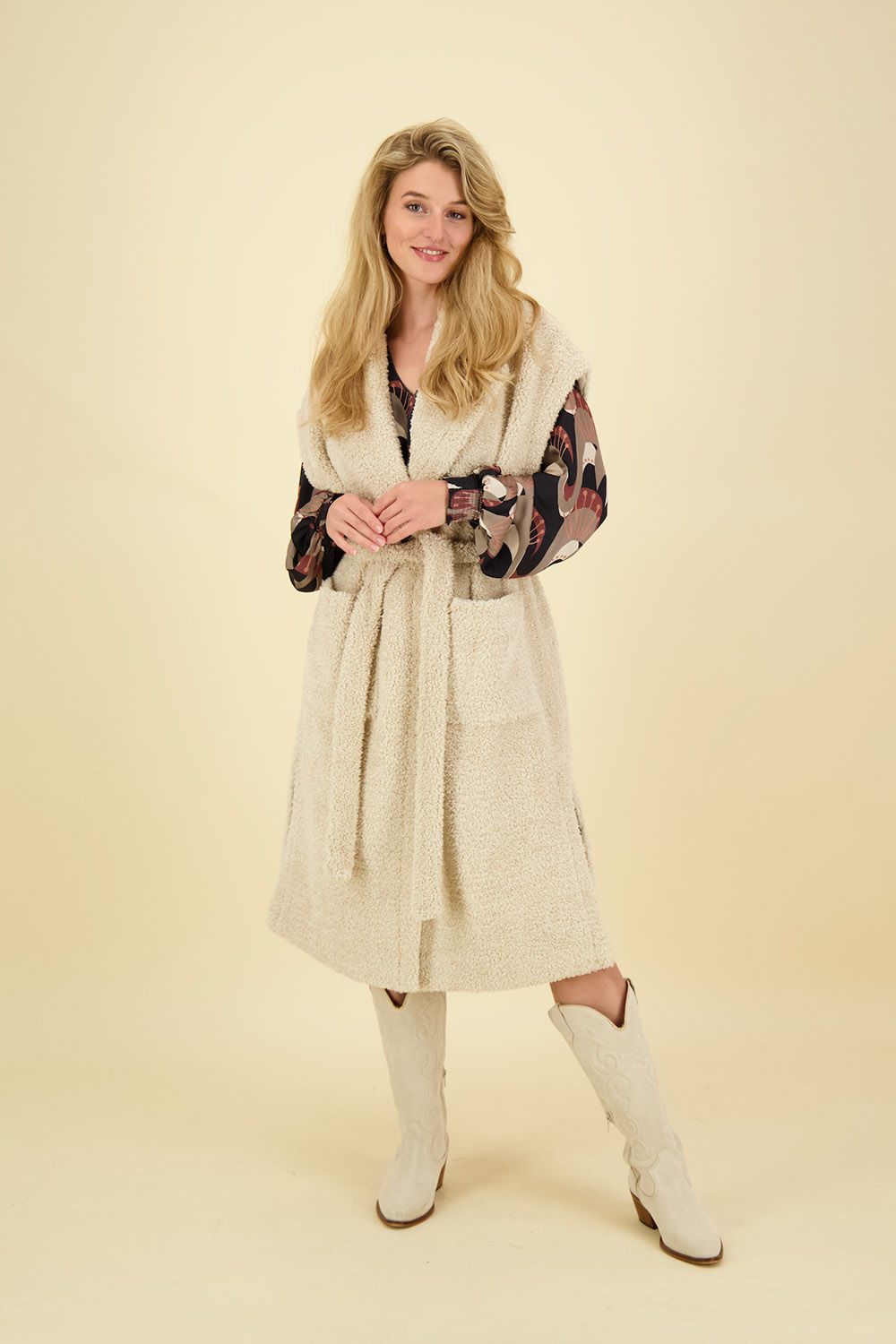 Rino & Pelle Long belted waistcoat Wit