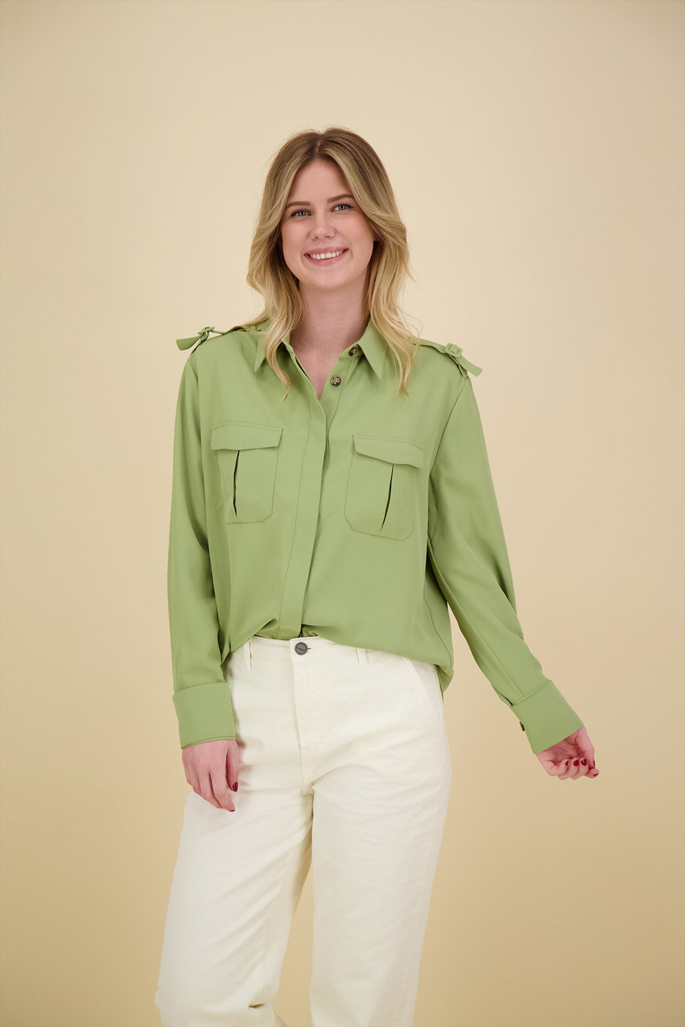 Yaya Feminine cargo blouse w. epaul Groen