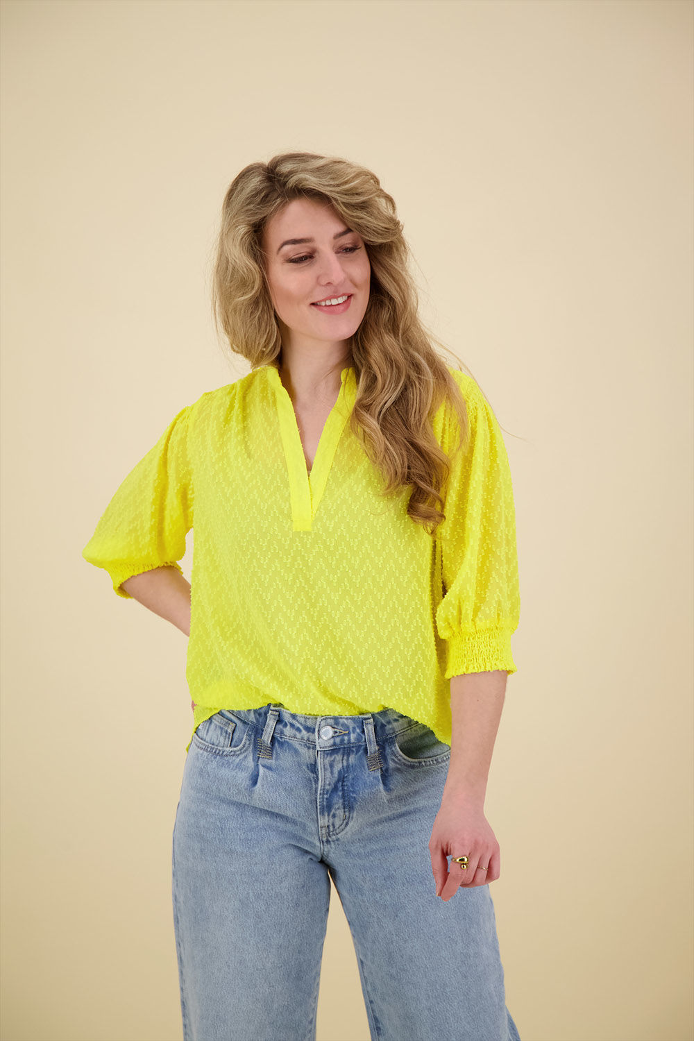Label Dot Top Ara Geel