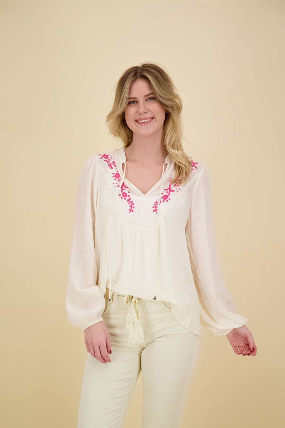 Geisha Blouse embroidery Wit