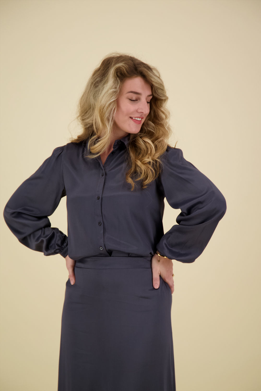 In Shape Blouse Kaatje Satin Grijs