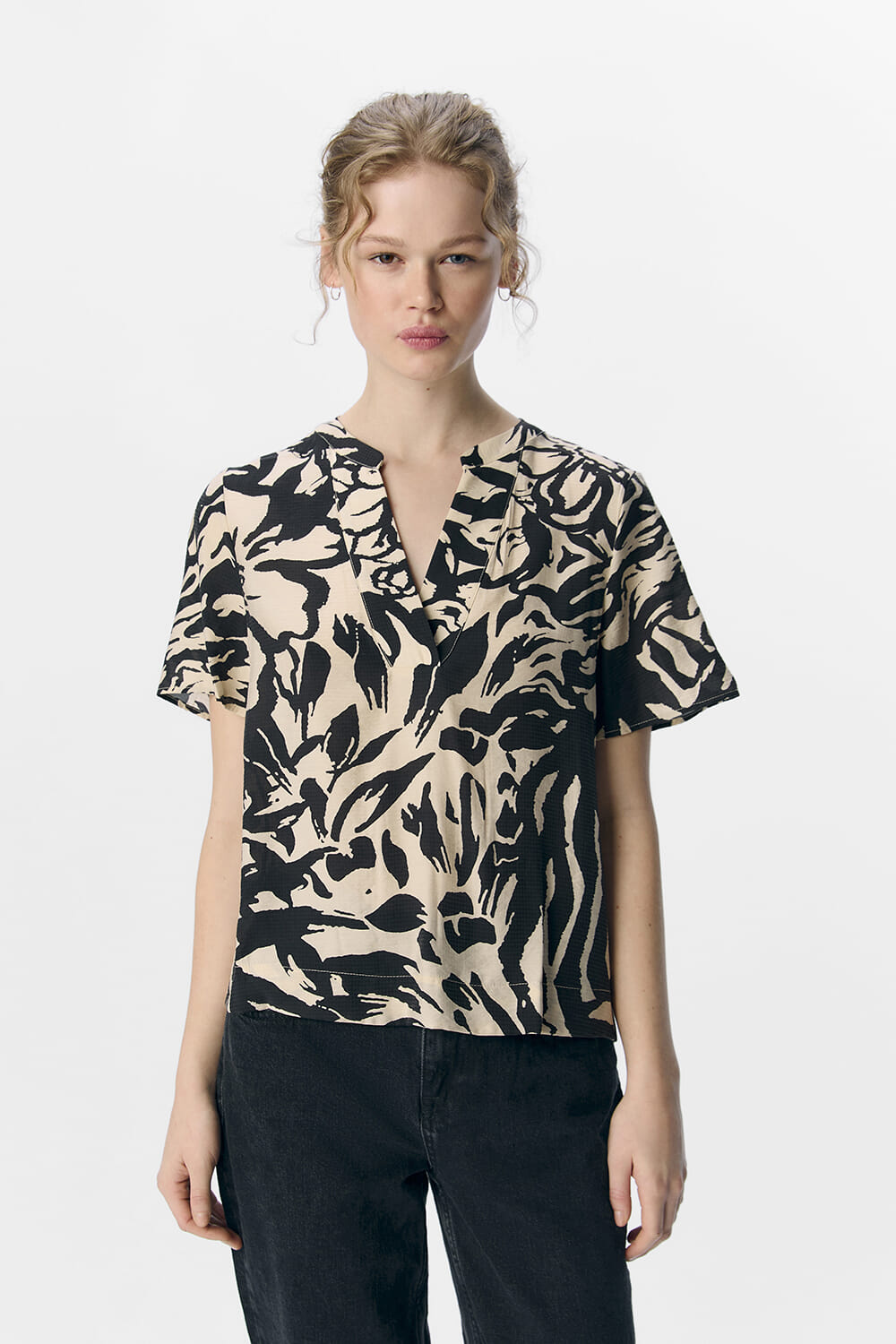 Object Top Karina Bruin