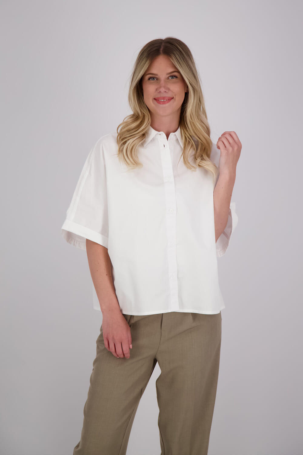 With Black Blouse Quin Batsleeve Wit