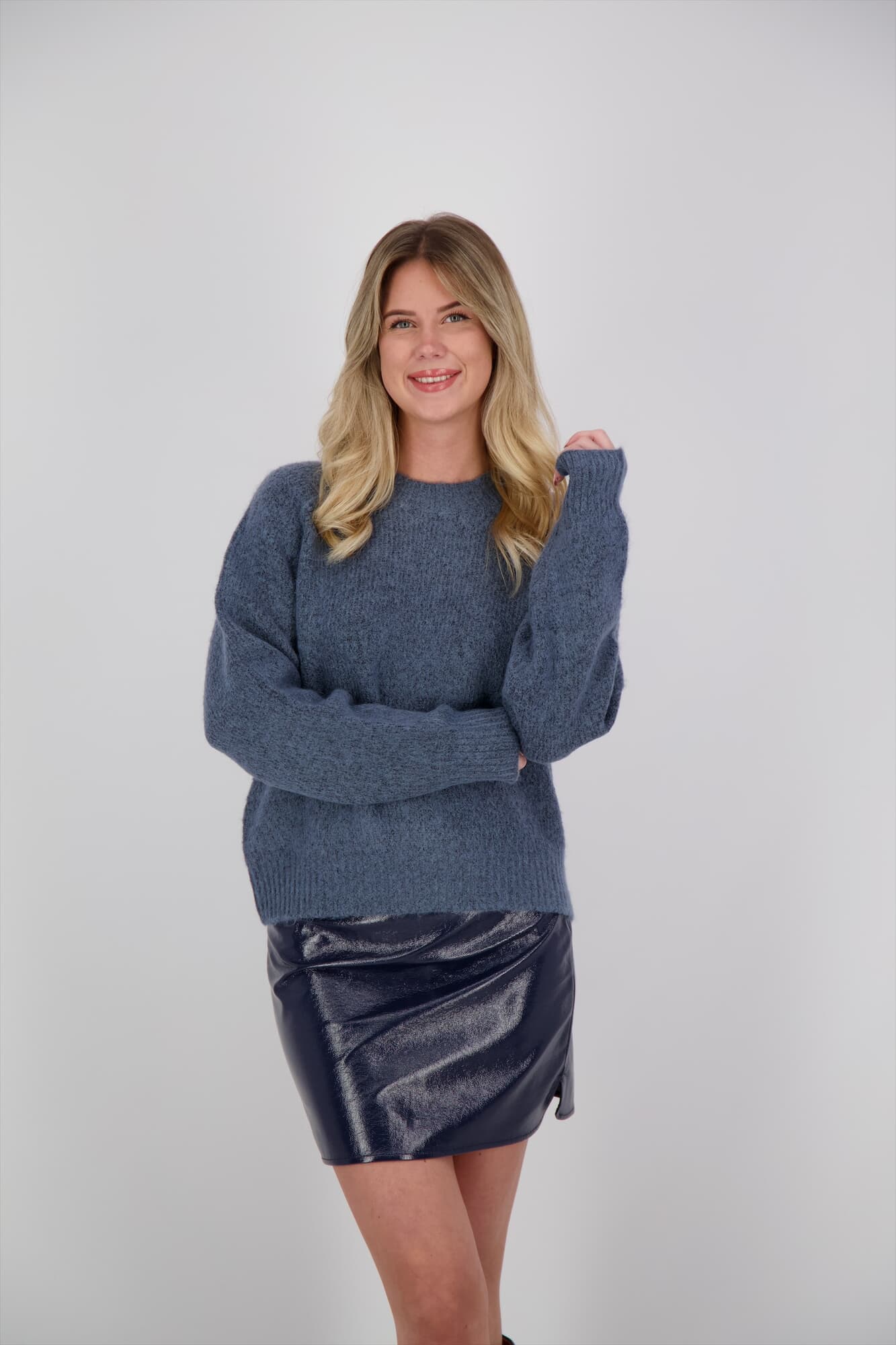 With Black Pullover Landrea Cropped  Blauw
