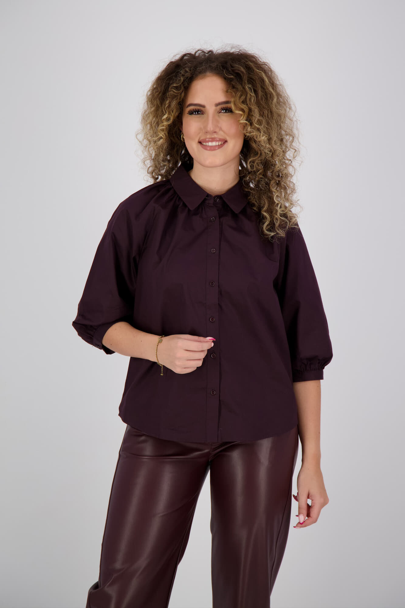 With Black Blouse Bordeaux Rood