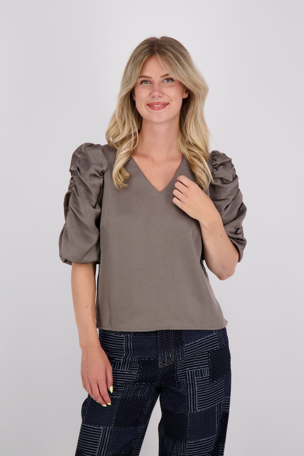 Neo Noir Top Elba heavy satin Grijs
