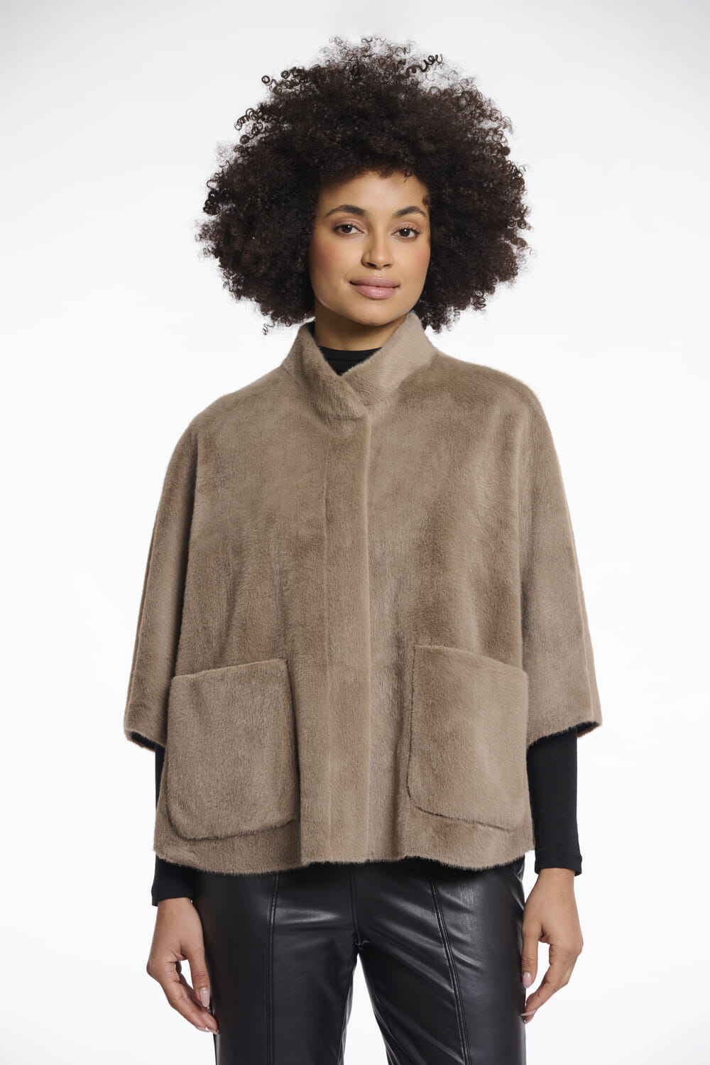 Rino & Pelle Cape Dewi Bruin