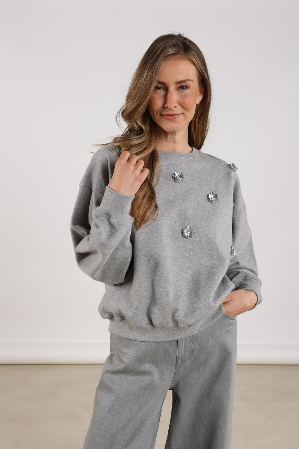 Nukus Pullover Beatriz Flower Grijs
