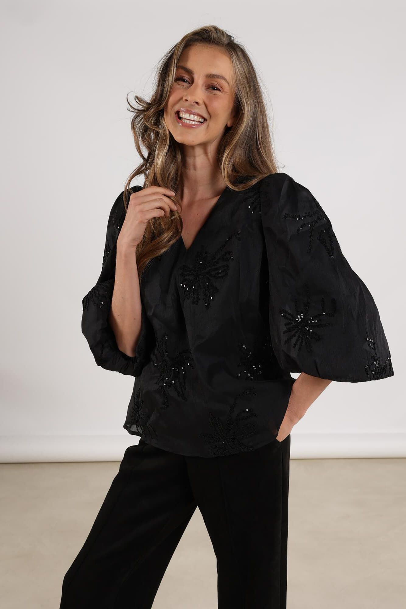 Nukus Blouse Delilah Embroidery Zwart