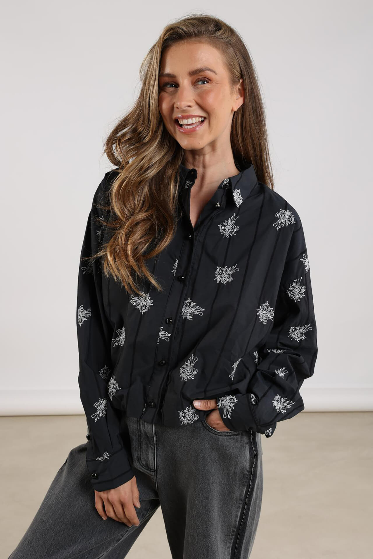 Nukus Lara Blouse Embroidery Zwart