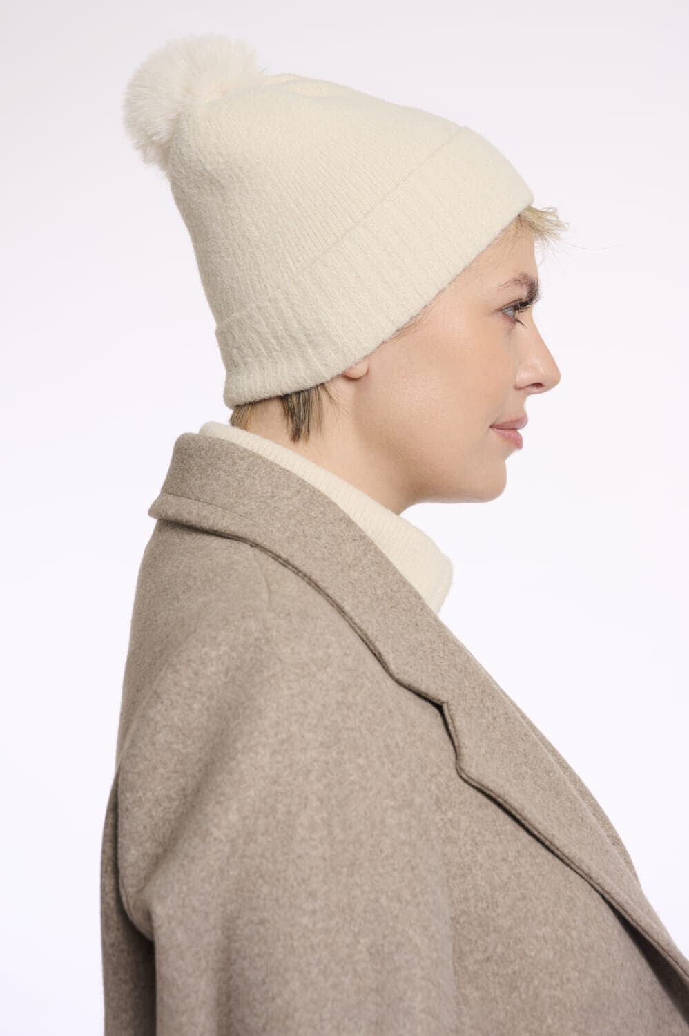 Rino & Pelle Gebreide Muts Martina met Pompon Beige