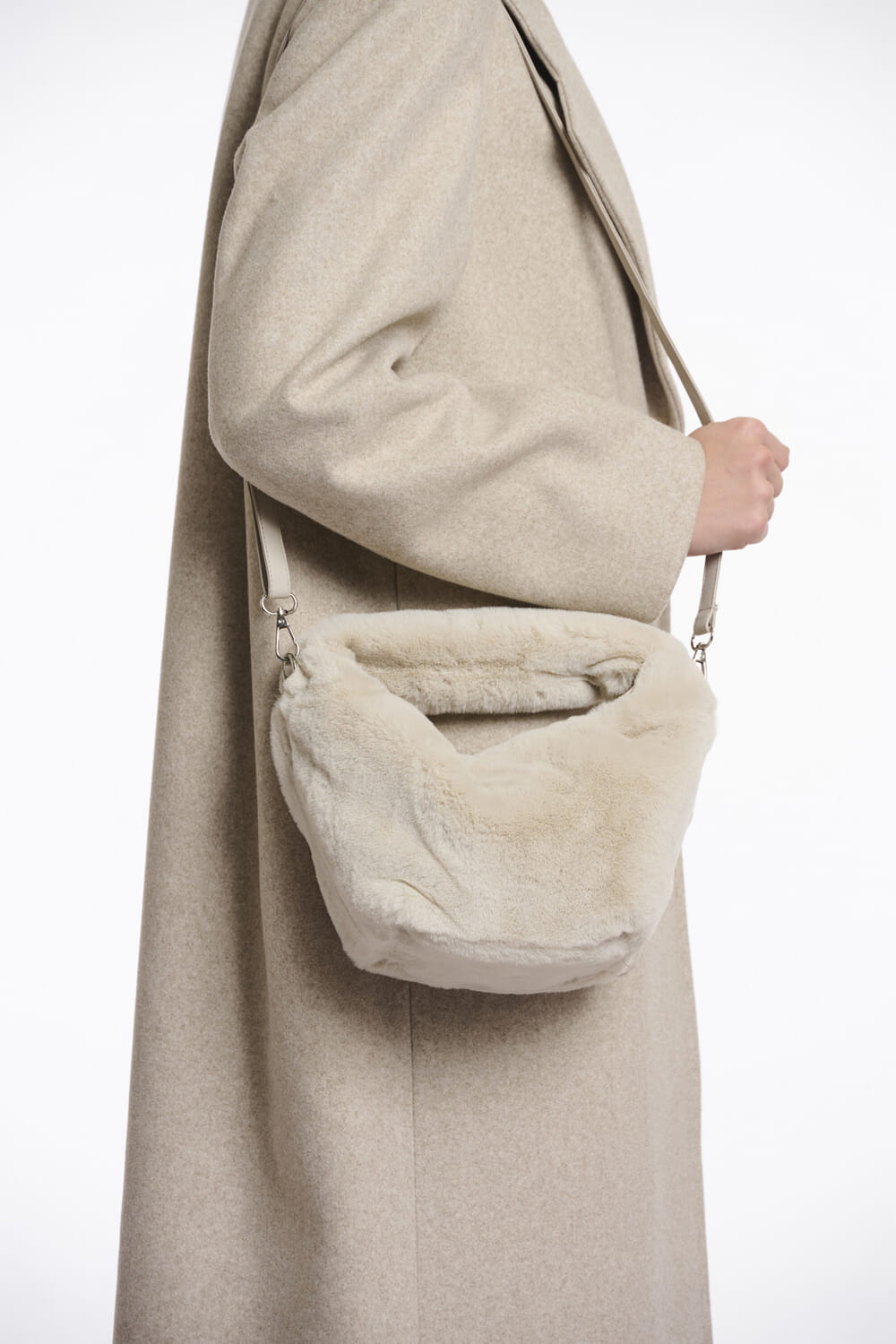 Rino & Pelle Crossbody Tas Cheryl Faux Fur Beige