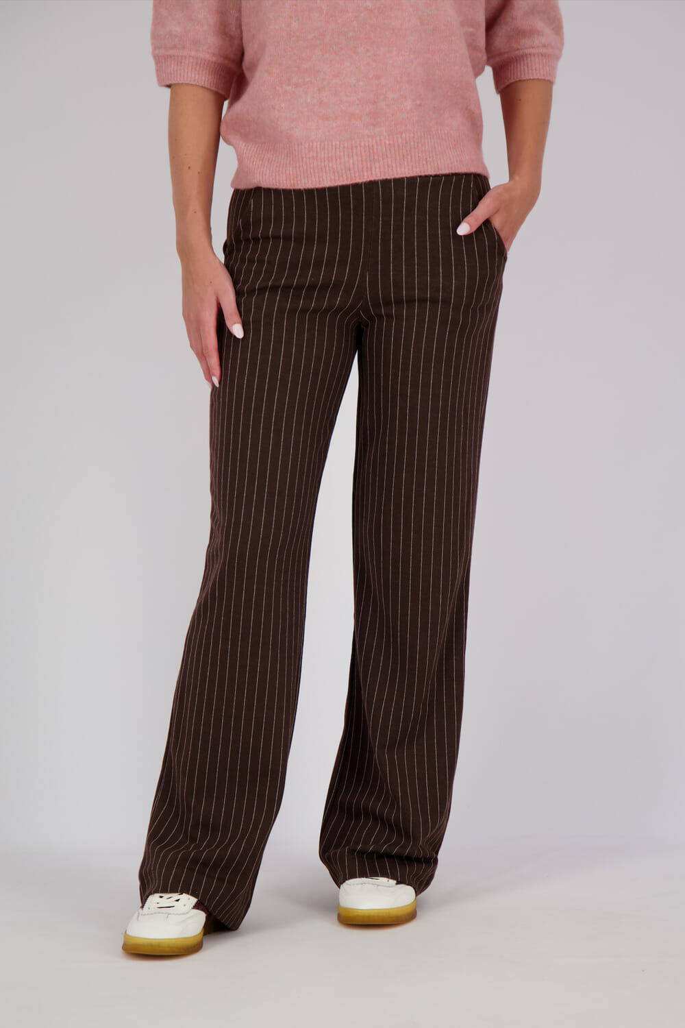 Zusss Broek Krijtstreep met Bandplooi Bruin