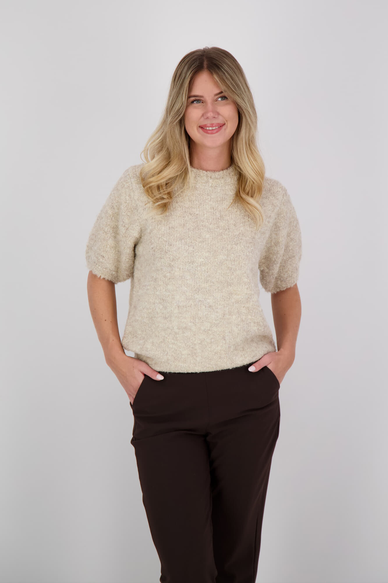 Zusss Boucle Trui met Ronde Hals Beige