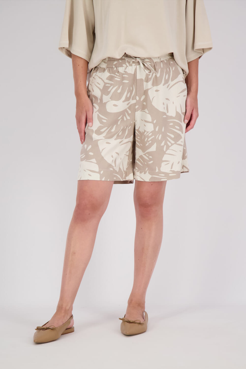 Freequent Short Lavisco Elastic Waist Bruin