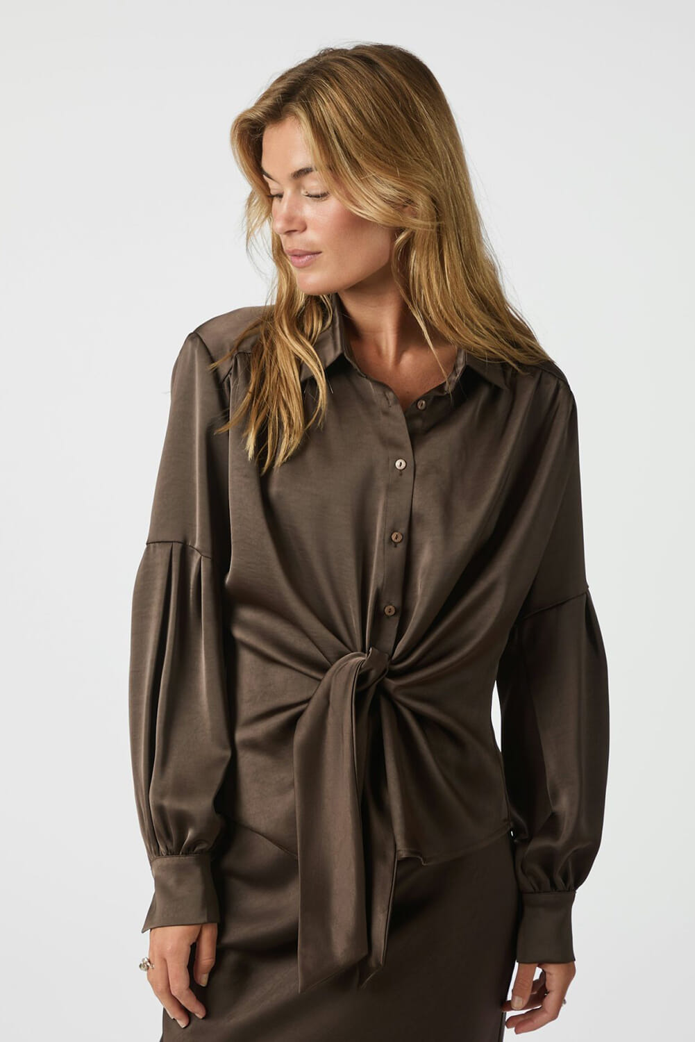 Neo Noir Blouse Naja Satin Bruin