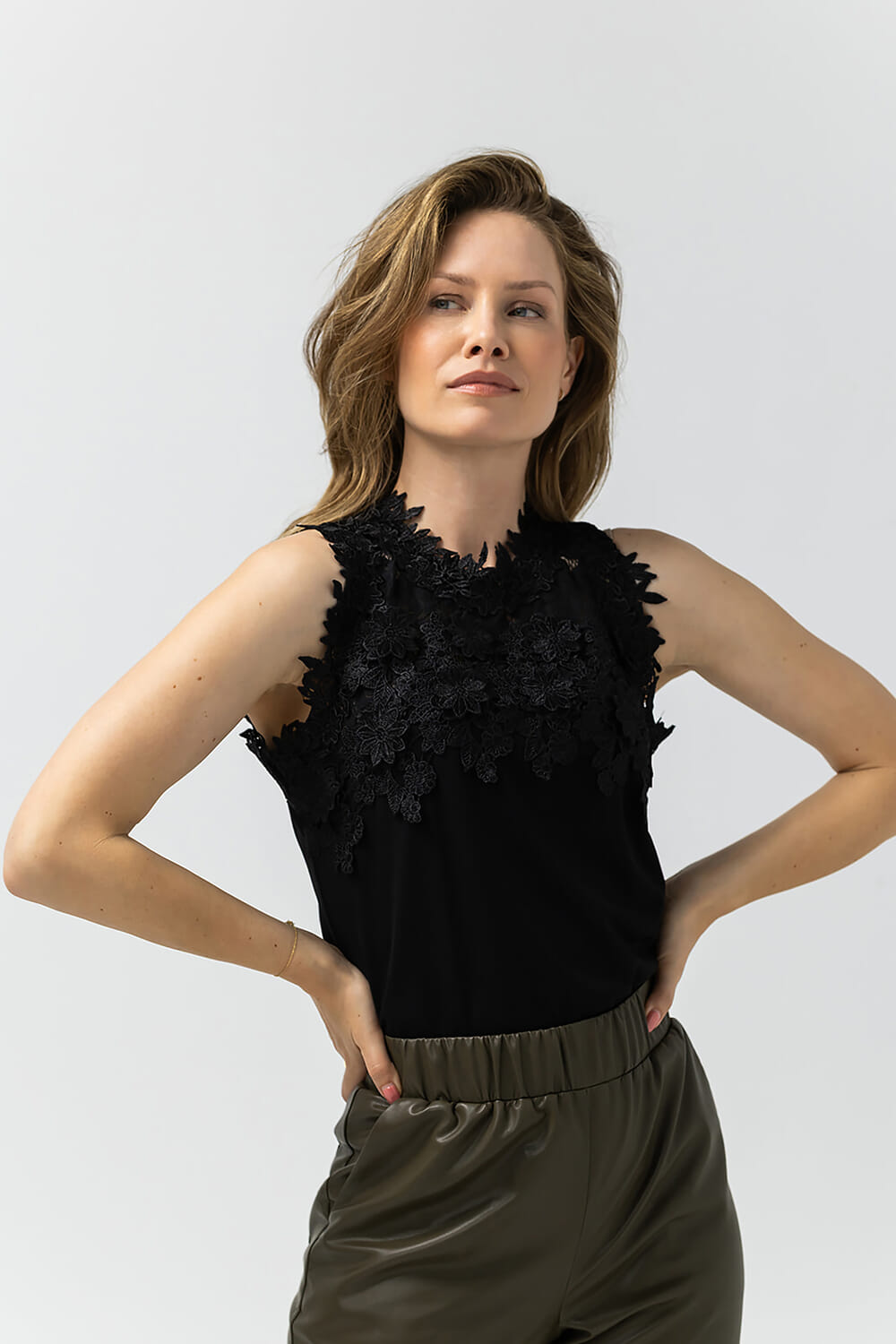 Label Dot Top Margo Zwart