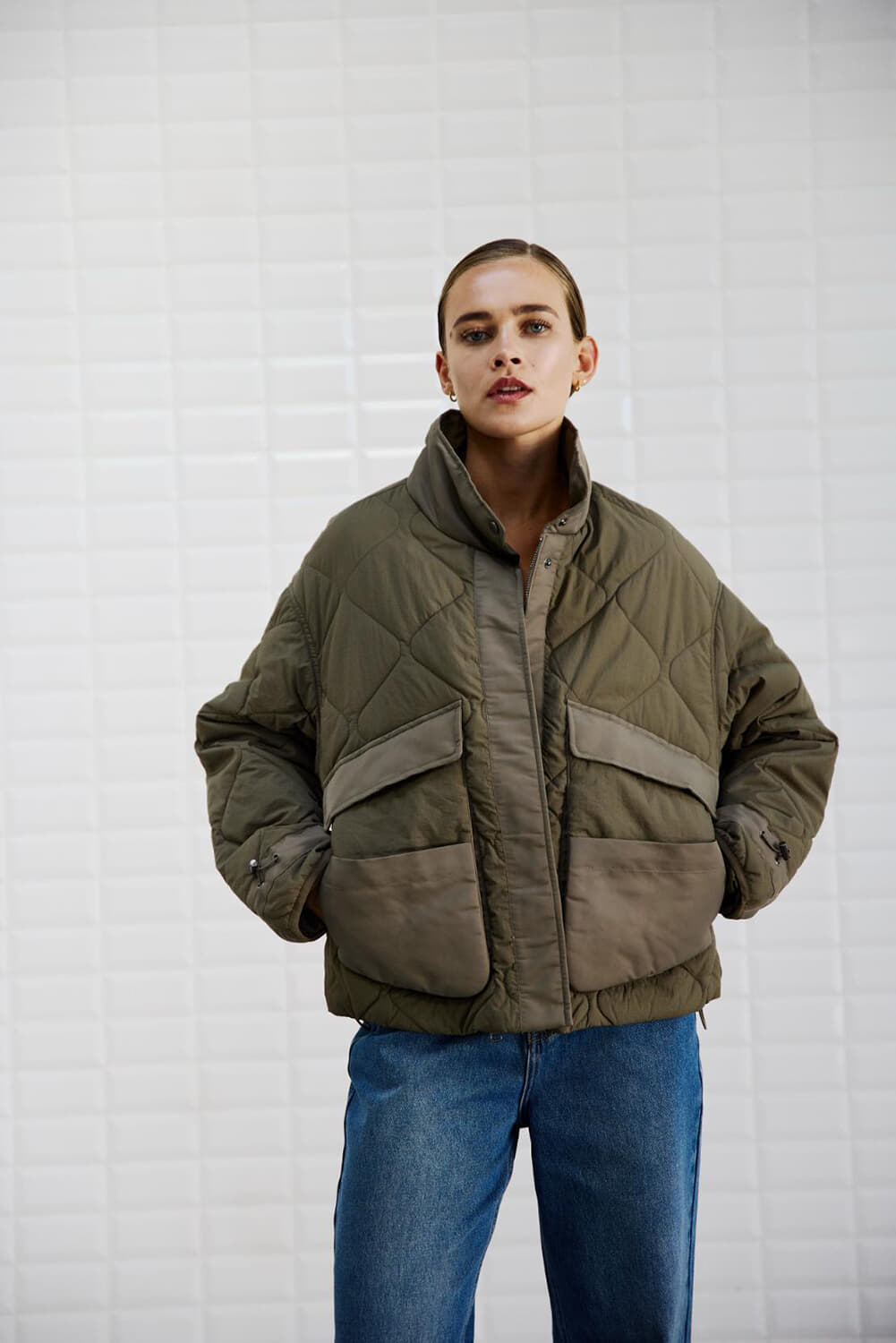 With Black Bomberjack Veda Quilted Groen