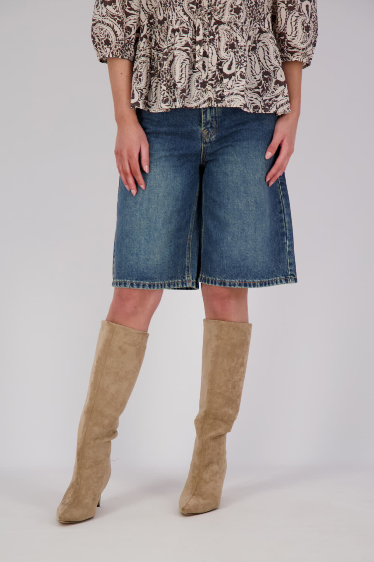 With Black Short  Gala  Navy