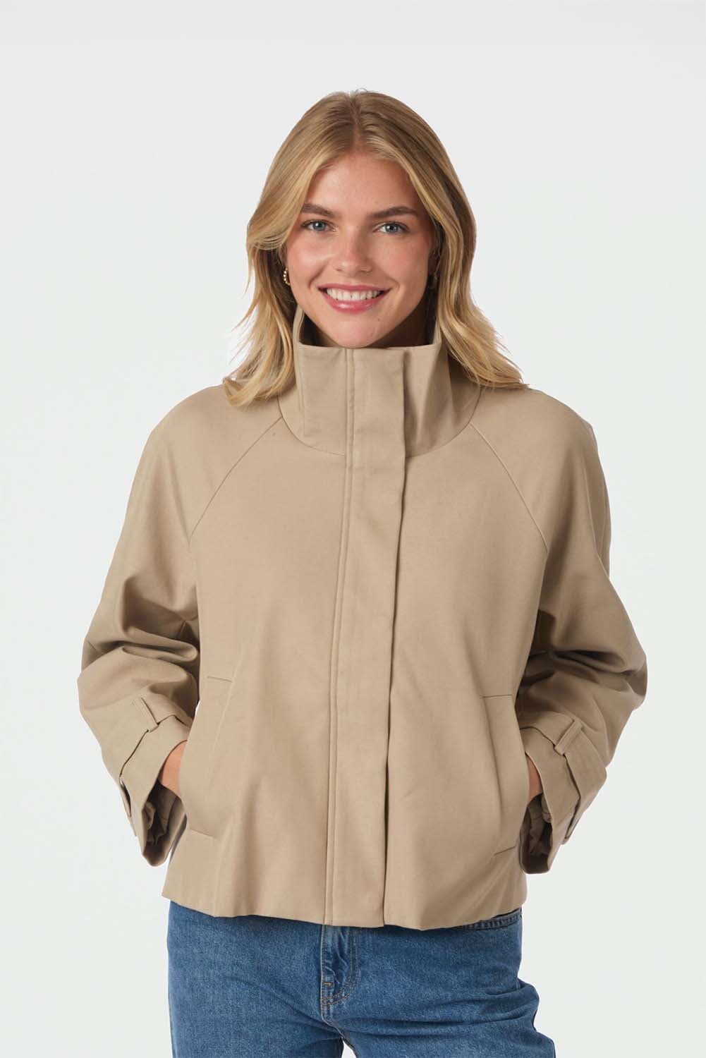 Neo Noir Jas Ezera Beige