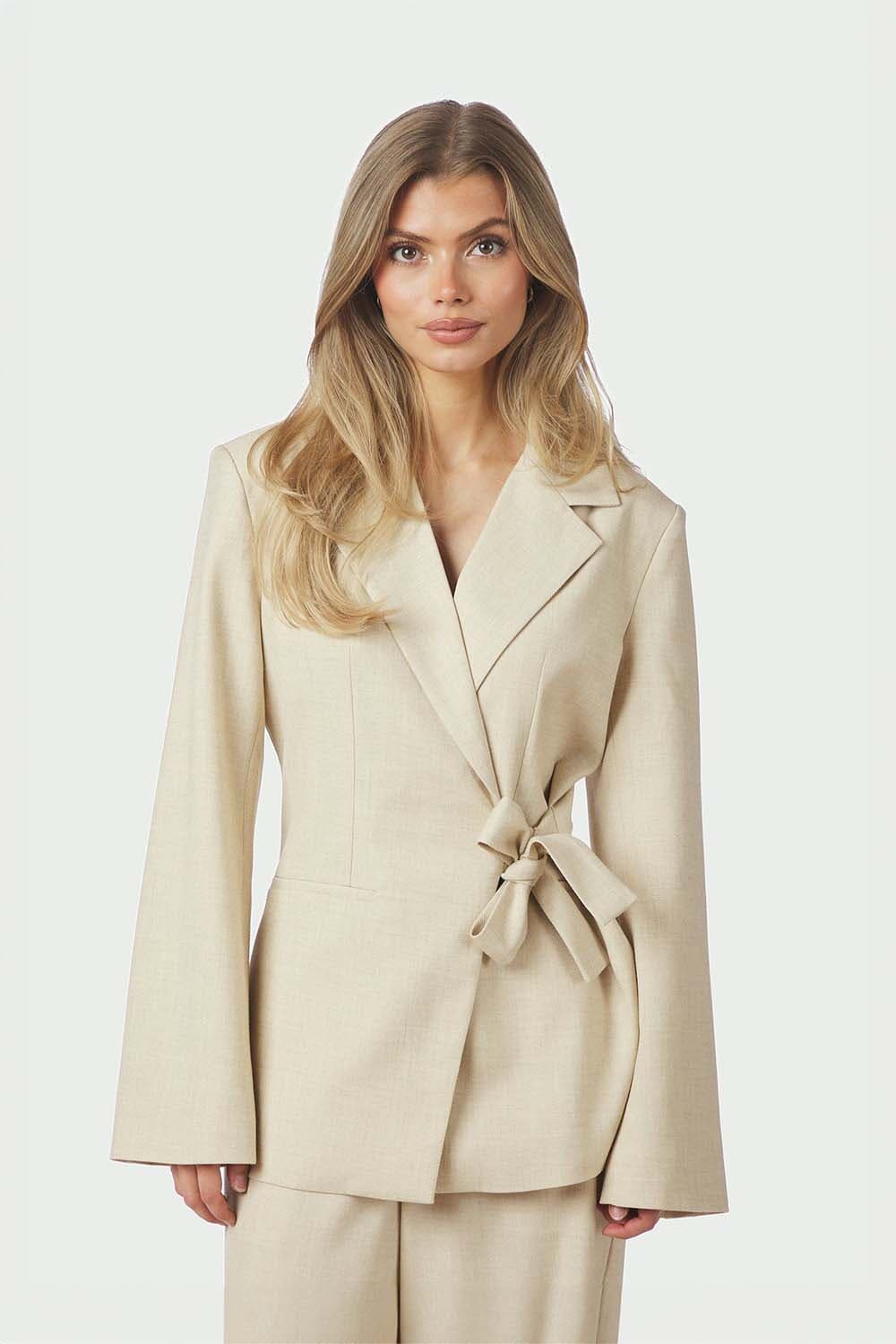 Neo Noir Blazer Carmia Beige