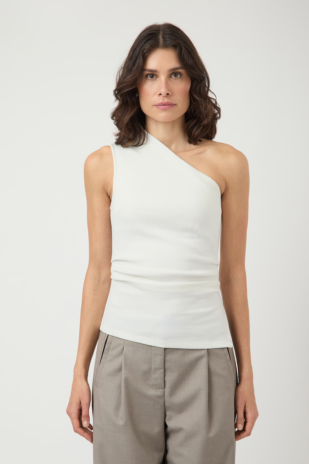Y.A.S. Top Venice One Shoulder Wit