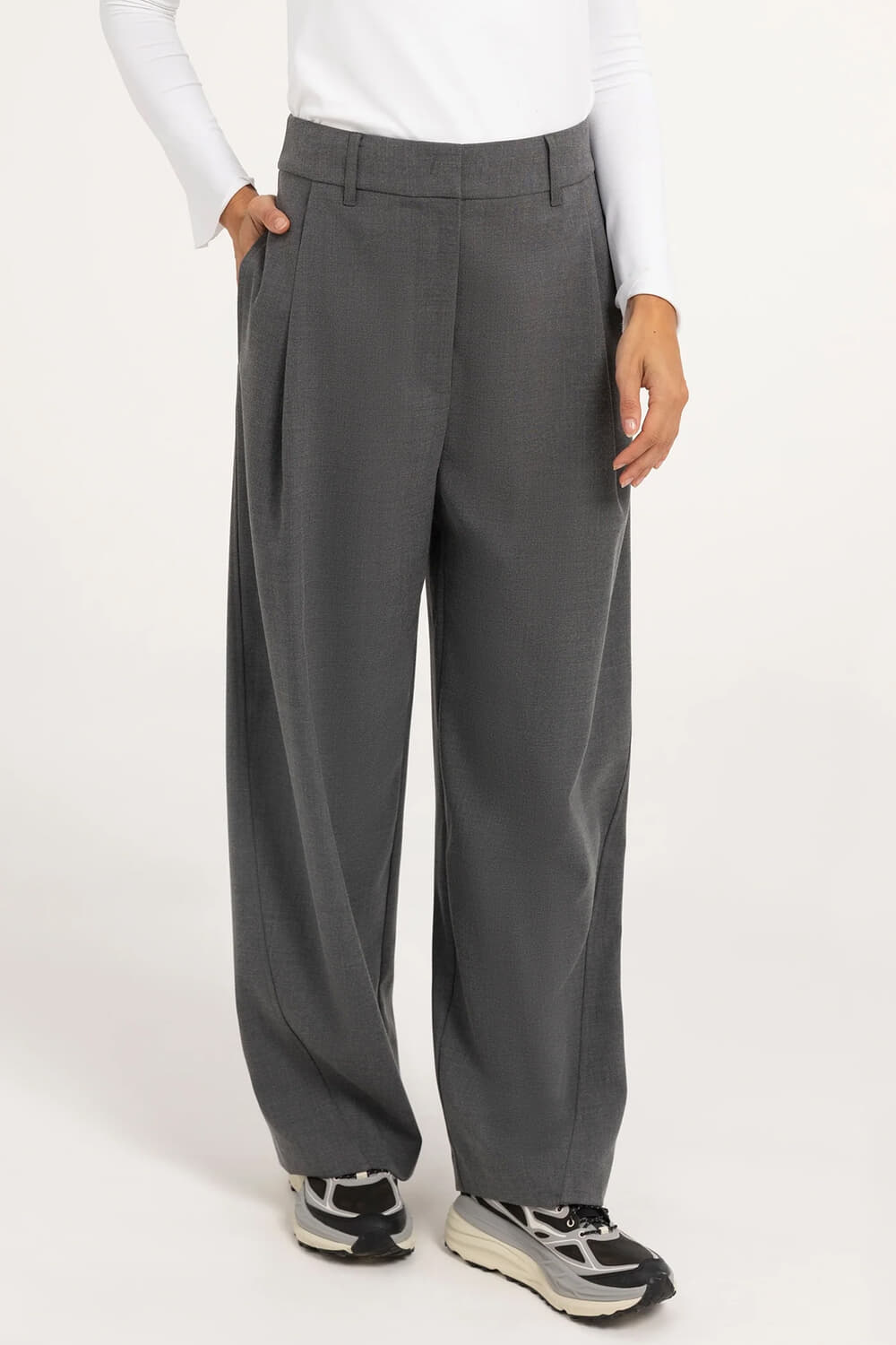 Yaya Broek Geweven met Barrelpijpen en Plooidetails Grijs