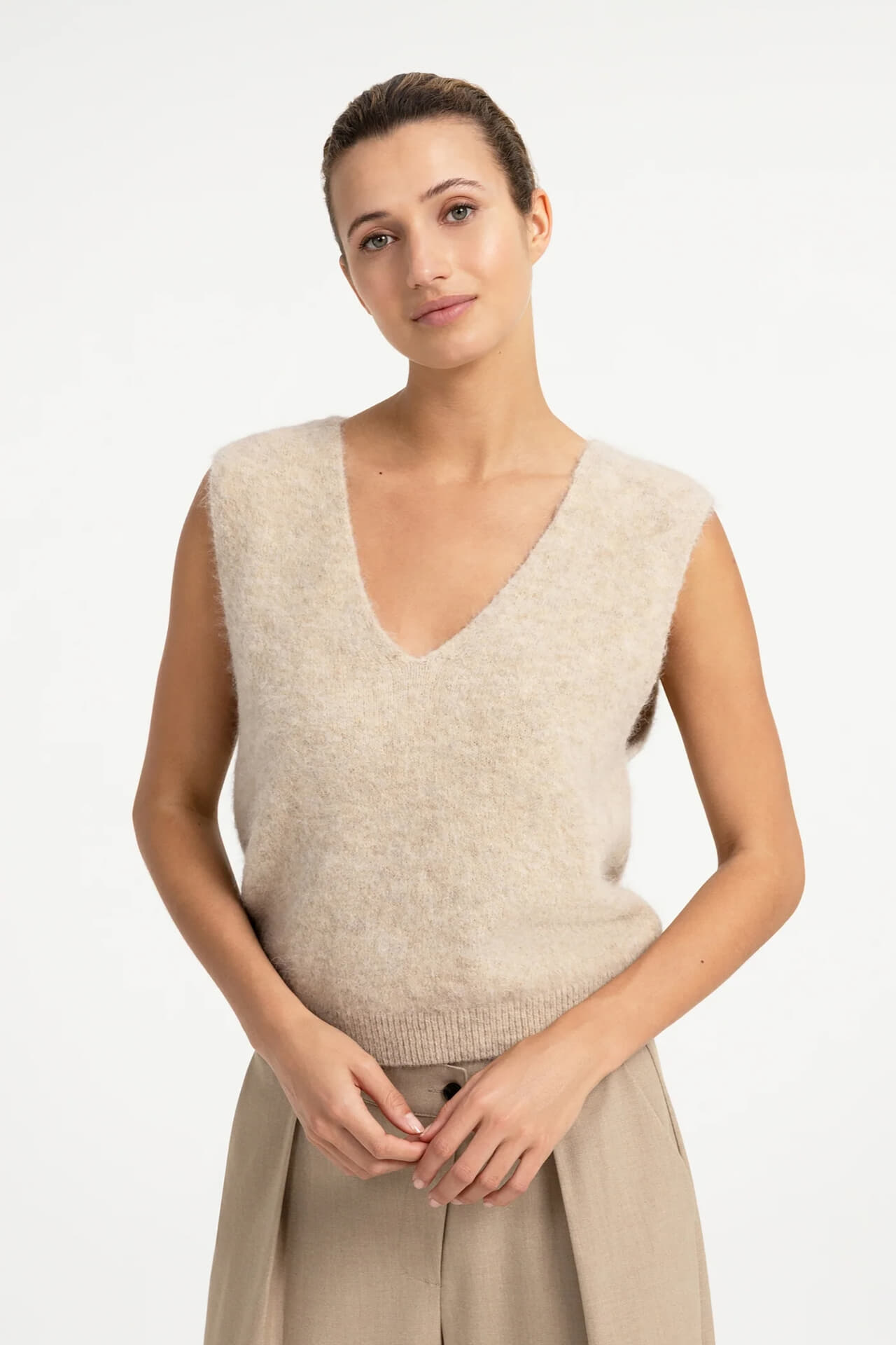 Yaya Spencer met diepe V-hals Beige