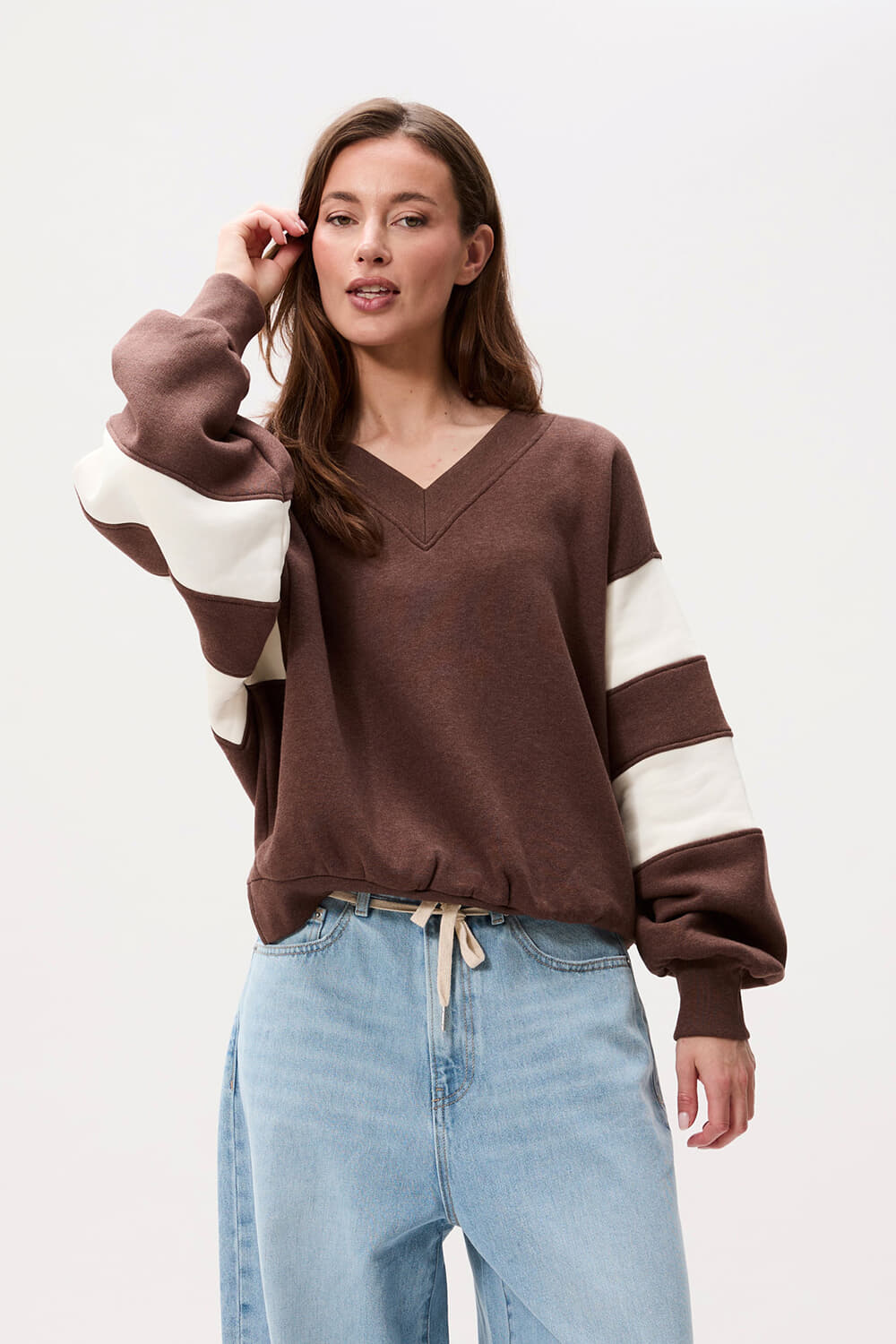Catwalk Junkie Sporty Vneck sweater Bruin
