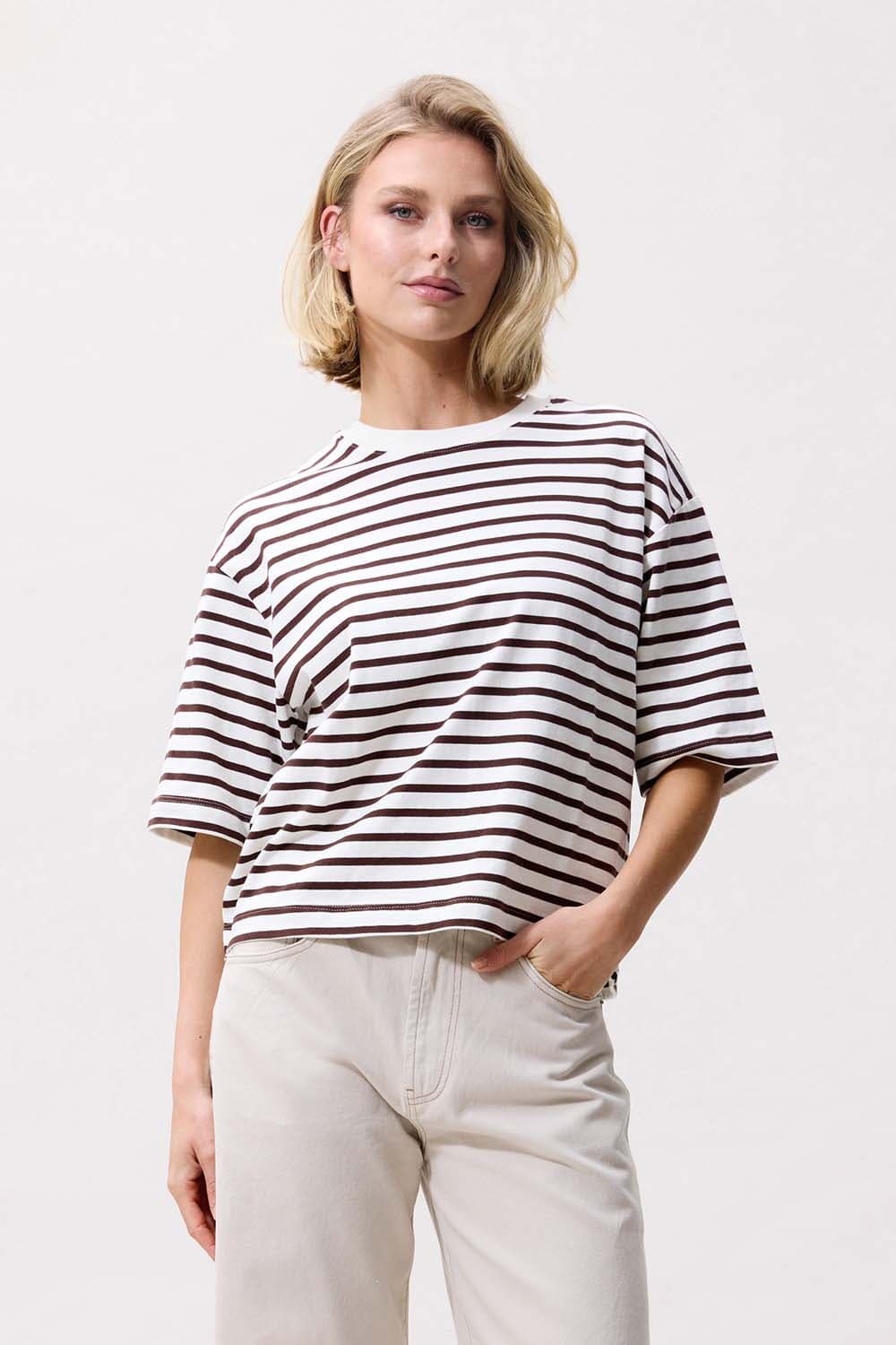 Catwalk Junkie T- shirt Striped Loose fit Bruin