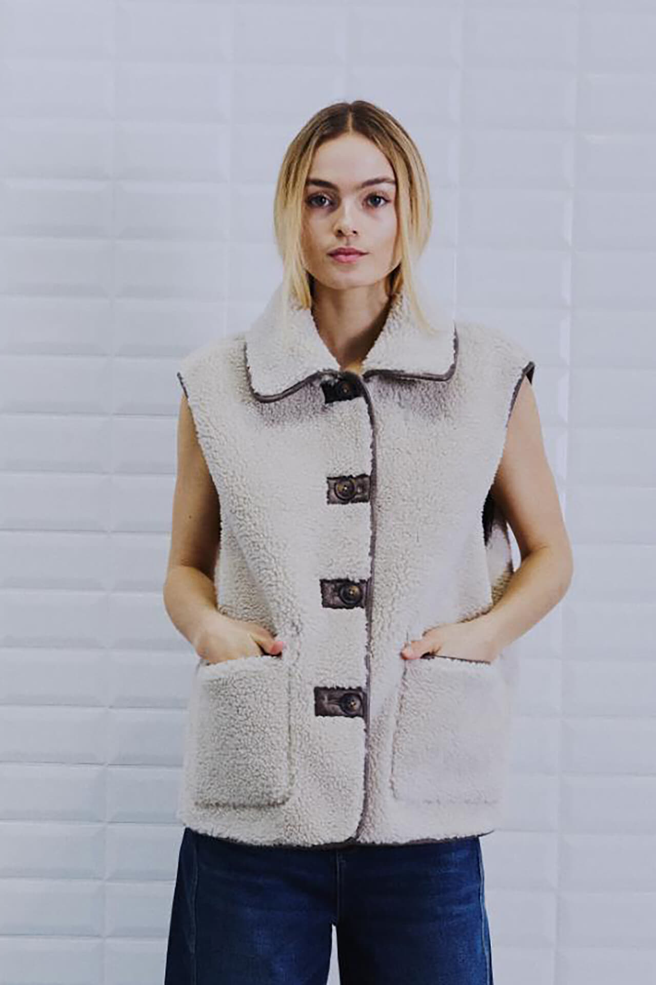 With Black Bodywarmer Iris Bonded Off White