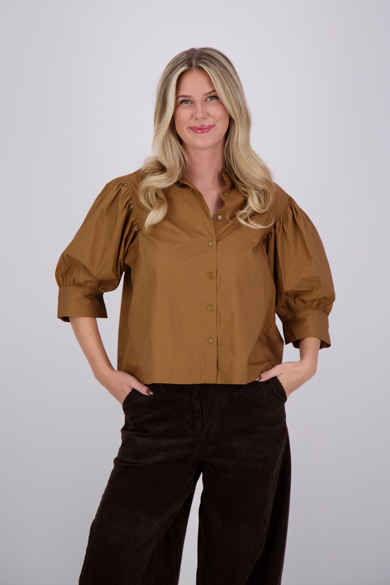With Black Blouse Leyla Cognac