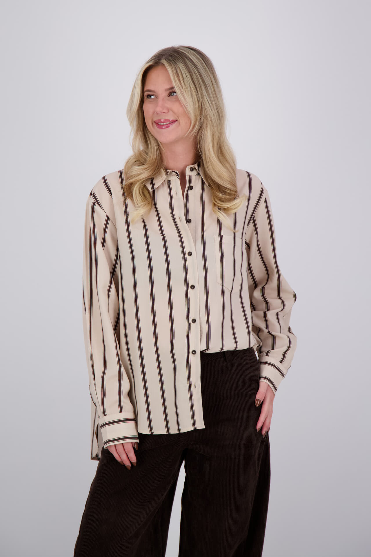 With Black Blouse Rhianna Beige