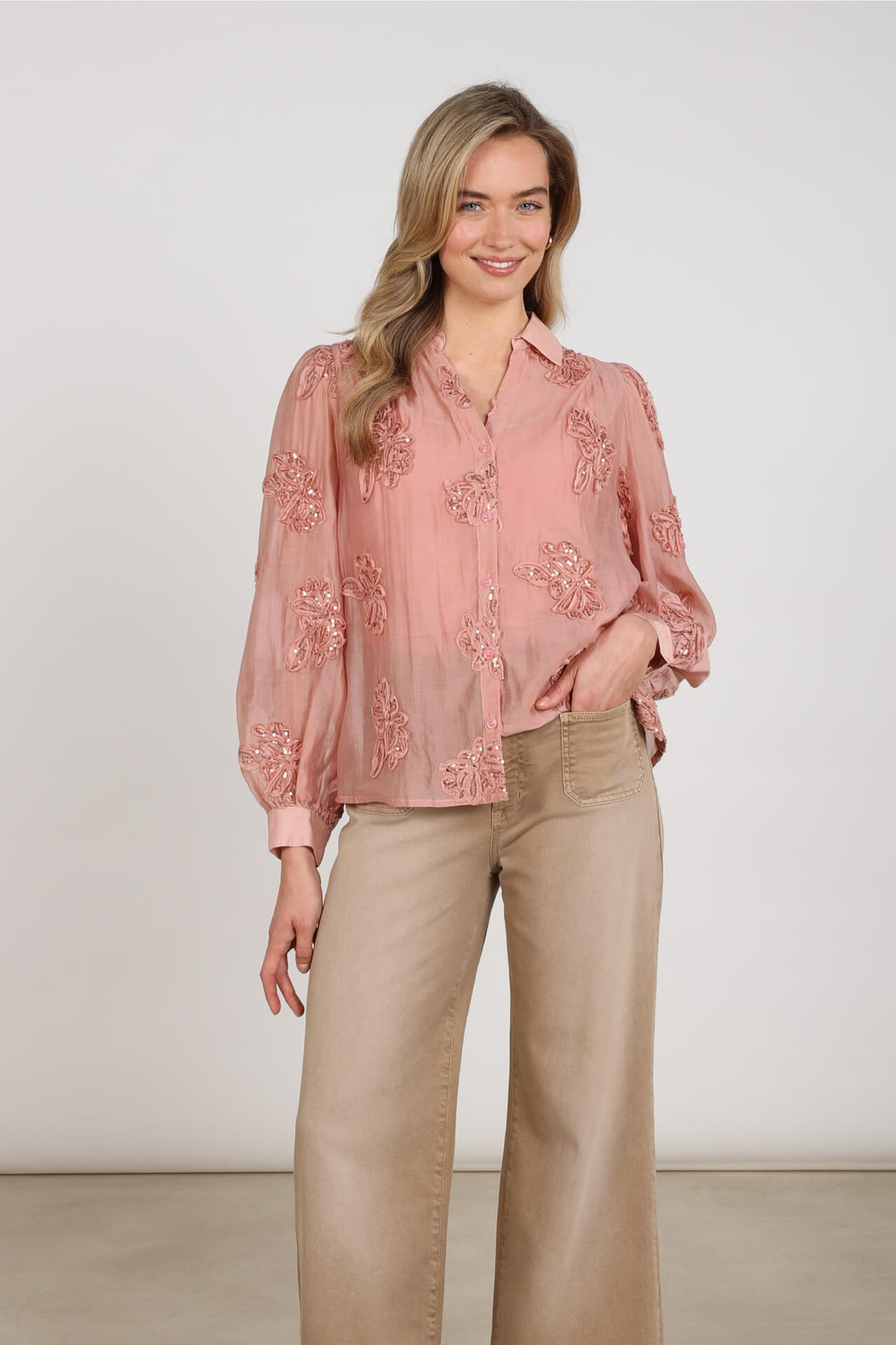 Nukus Blouse Antonella Paillet Flower Roze