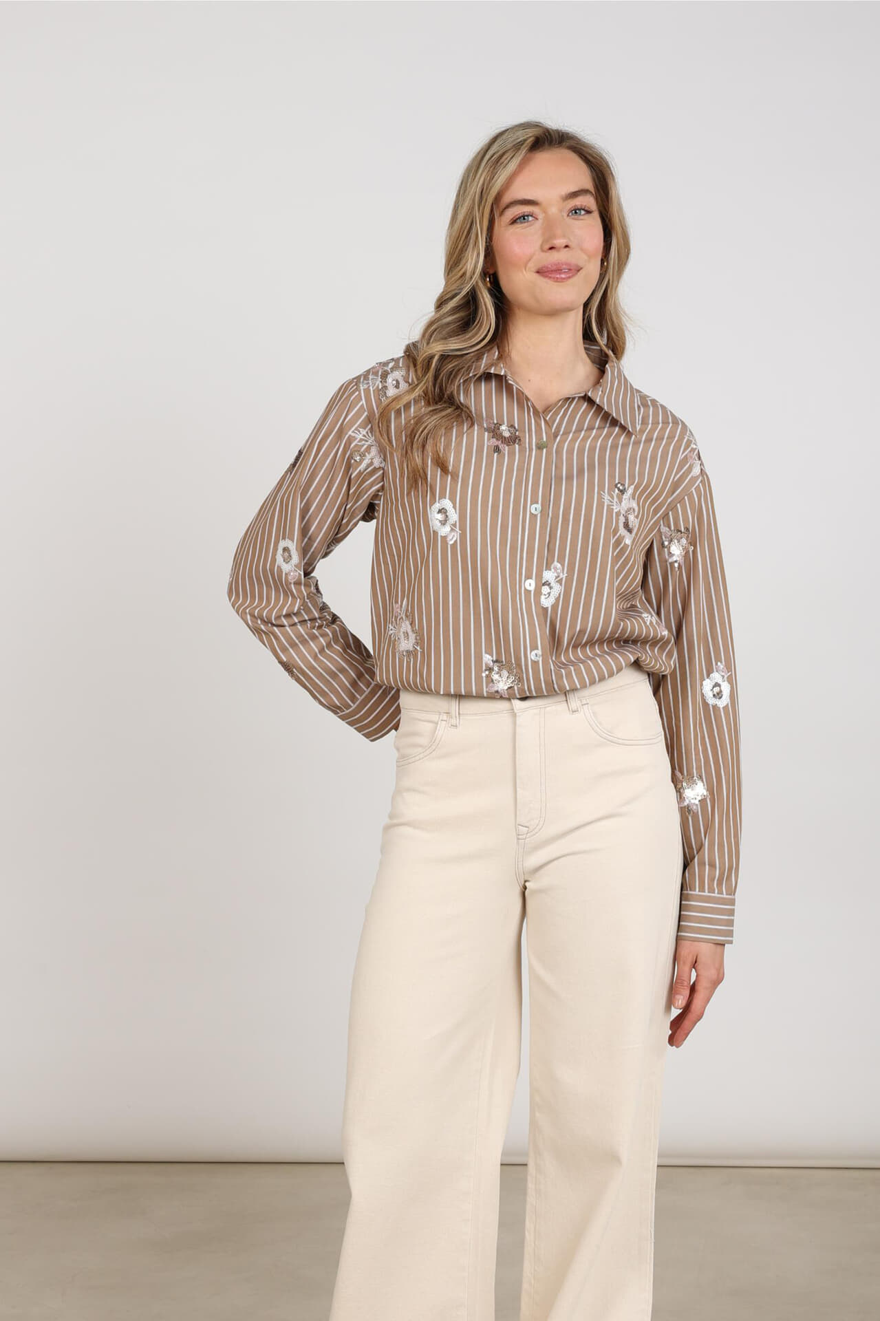 Nukus Blouse Newport Stripe Flower Bruin