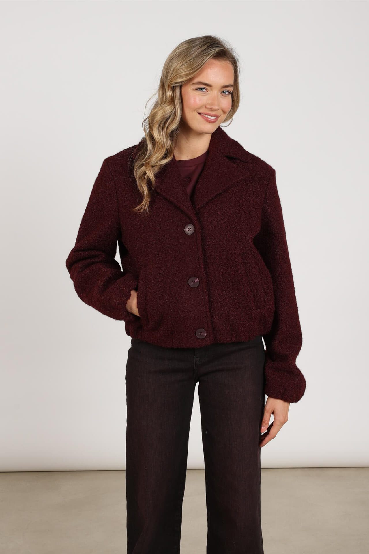 Nukus Jas Madelin Boucle Bordeaux Rood