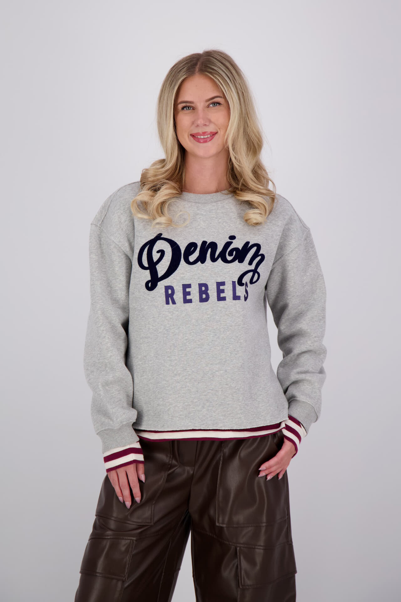 The Shirt Project Sweater Grijs
