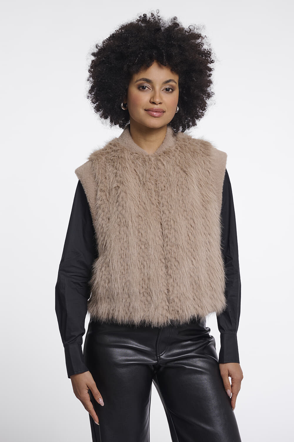Rino & Pelle Gilet Alvita Kunstbont met haak & oog sluiting Beige