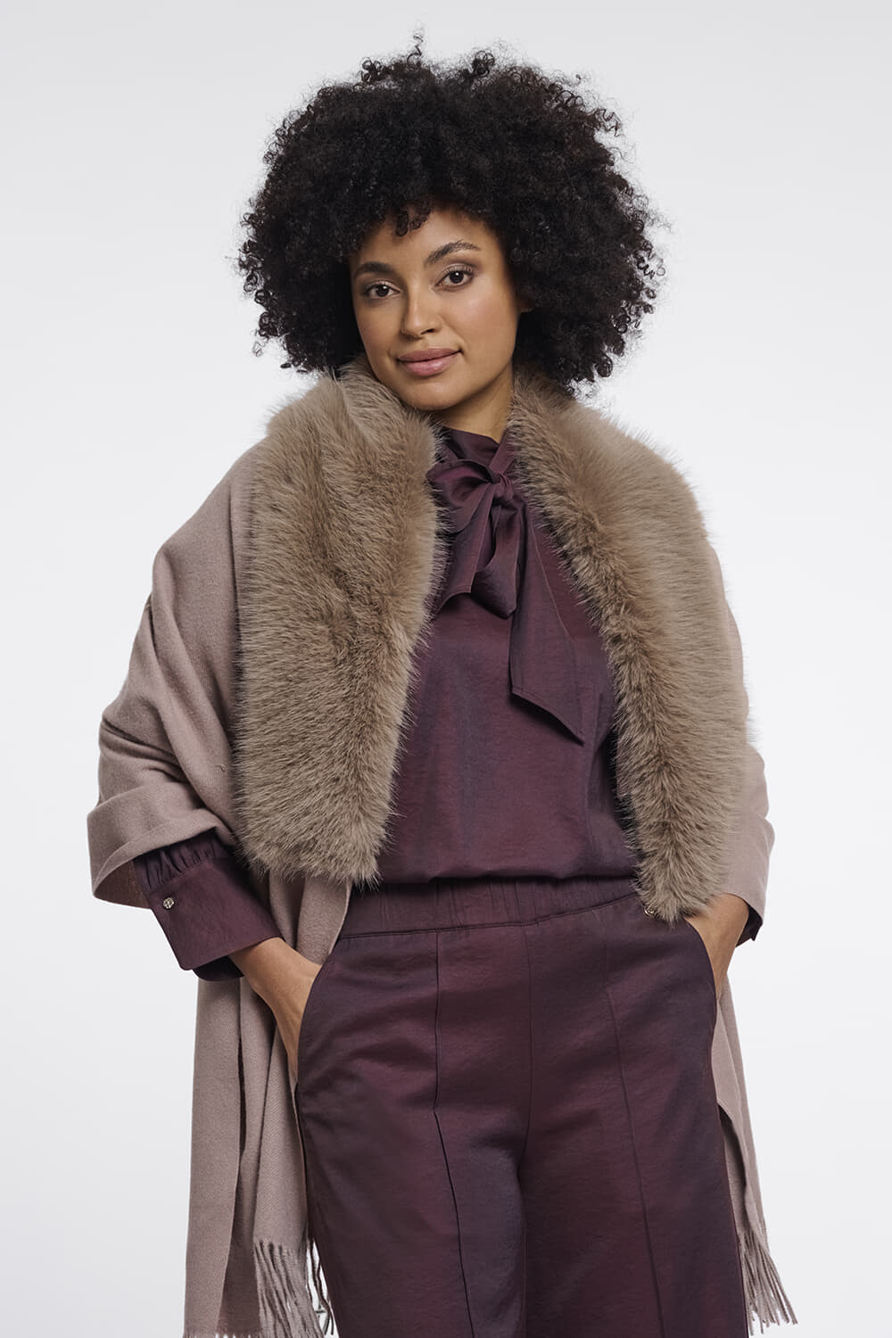 Rino & Pelle Cape Wendy met Kunstbont Beige