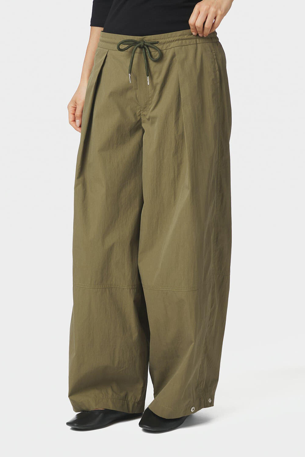 Neo Noir Broek Bernie Army