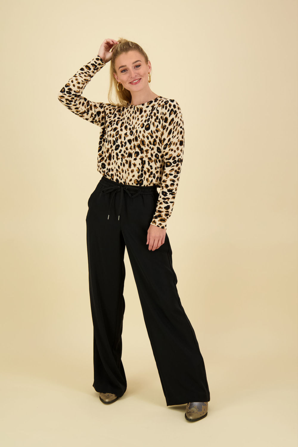 Bloomings Trui Bruin  Bloomings Trui Bruin