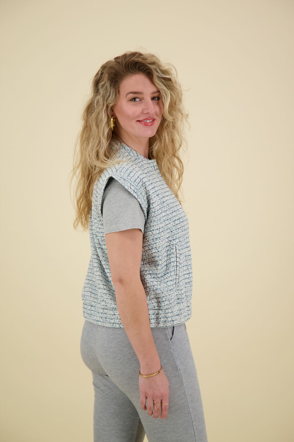 Vive La Femme Gilet sleeveless sparkling bouclé Blauw Vive La Femme Gilet sleeveless sparkling bouclé Blauw