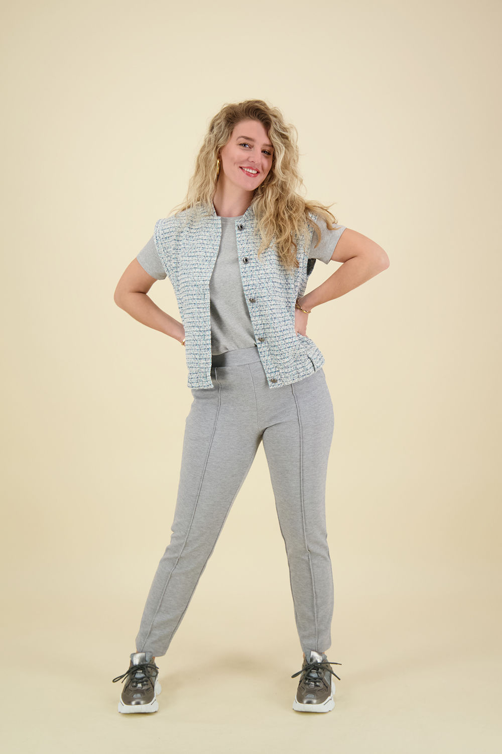 Vive La Femme Gilet sleeveless sparkling bouclé Blauw Vive La Femme Gilet sleeveless sparkling bouclé Blauw