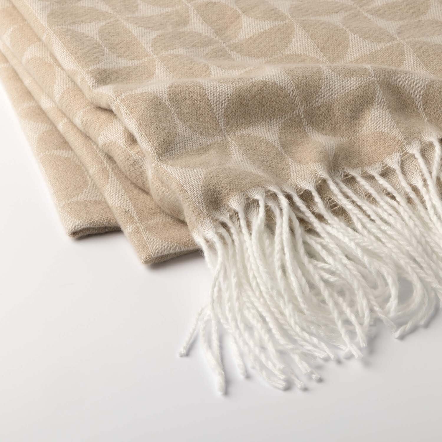 Dutch Decor Plaid Carlien Irish Creme Dutch Decor Plaid Carlien Irish Creme