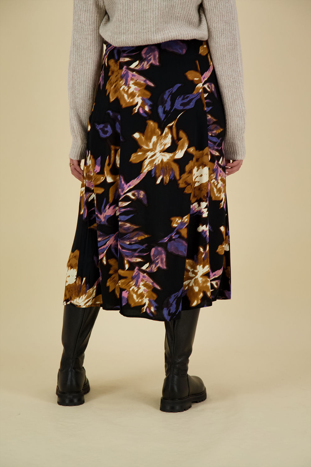 Vila Rok Jennie Lia Zwart Vila Rok Jennie Lia Zwart