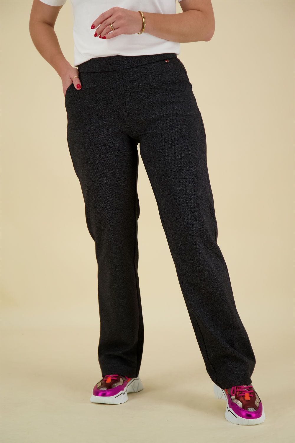 Toni Relaxed Broek Scarlet Zwart