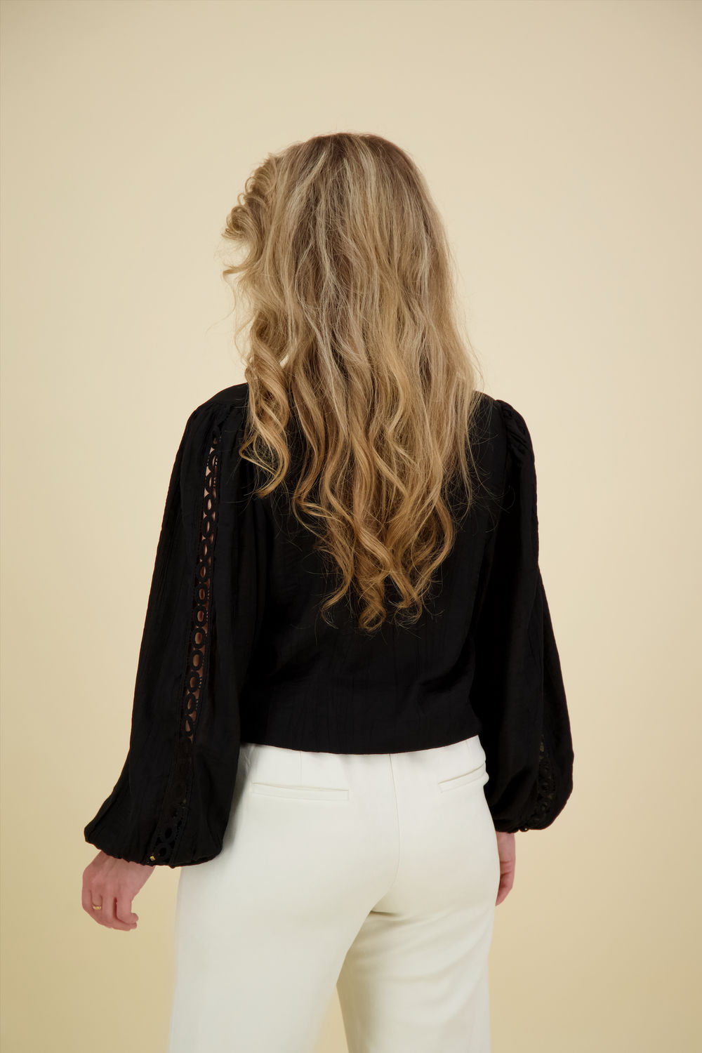 Label Dot Top Amber Zwart Label Dot Top Amber Zwart